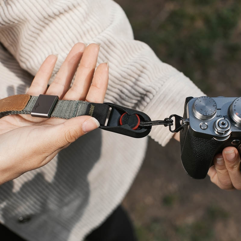 Peak Design Cuff Sage (Salbeigrün) Handschlaufe (Handgelenkschlaufe) - z.B. für DSLR-Kameras, Systemkameras oder Kompaktkameras