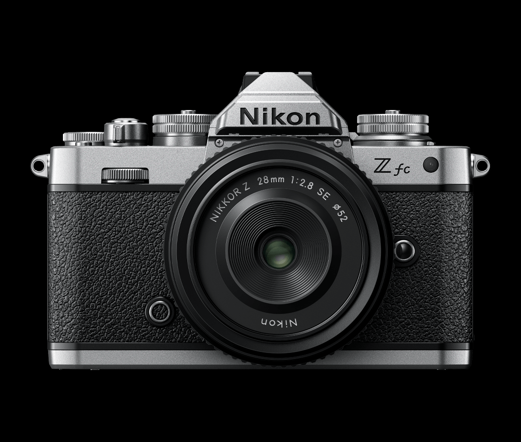 Nikon Z fc KIT Z DX 28 mm 1:2.8 Spec. Edition + 5-Jahre-Garantie-Aktion ( inkl. 150 € Sofort-Rabatt ) Nikon Z fc KIT Z DX 28 mm 1:2.8 Spec. Edition + 5-Jahre-Garantie-Aktion ( inkl. 150 € Sofort-Rabatt )