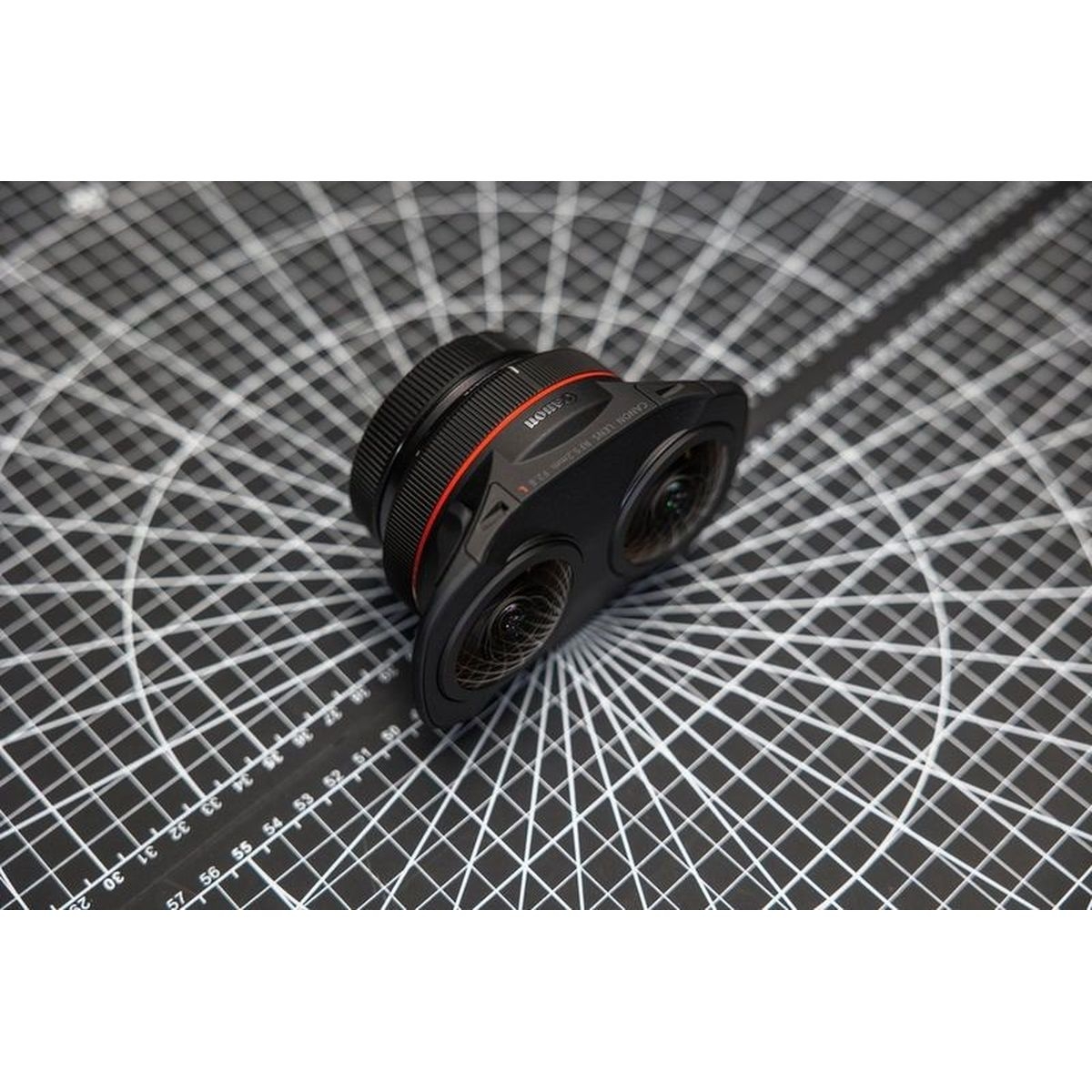 Canon RF 5.2mm f/2.8 L  