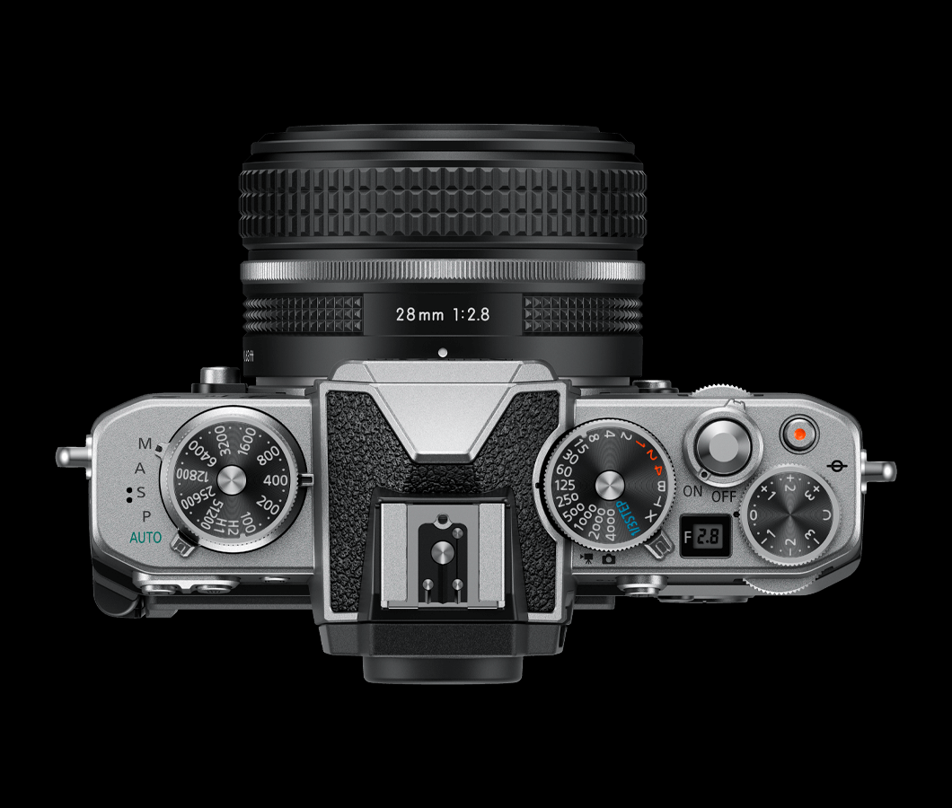 Nikon Z fc KIT Z DX 28 mm 1:2.8 Spec. Edition + 5-Jahre-Garantie-Aktion ( inkl. 150 € Sofort-Rabatt ) Nikon Z fc KIT Z DX 28 mm 1:2.8 Spec. Edition + 5-Jahre-Garantie-Aktion ( inkl. 150 € Sofort-Rabatt )